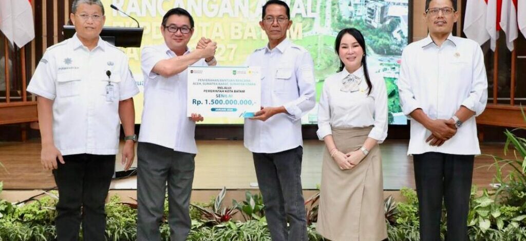 Amsakar-Li Claudia Apresiasi Kepedulian Warga dan Dunia Usaha Batam terhadap Korban Bencana di Sumatra