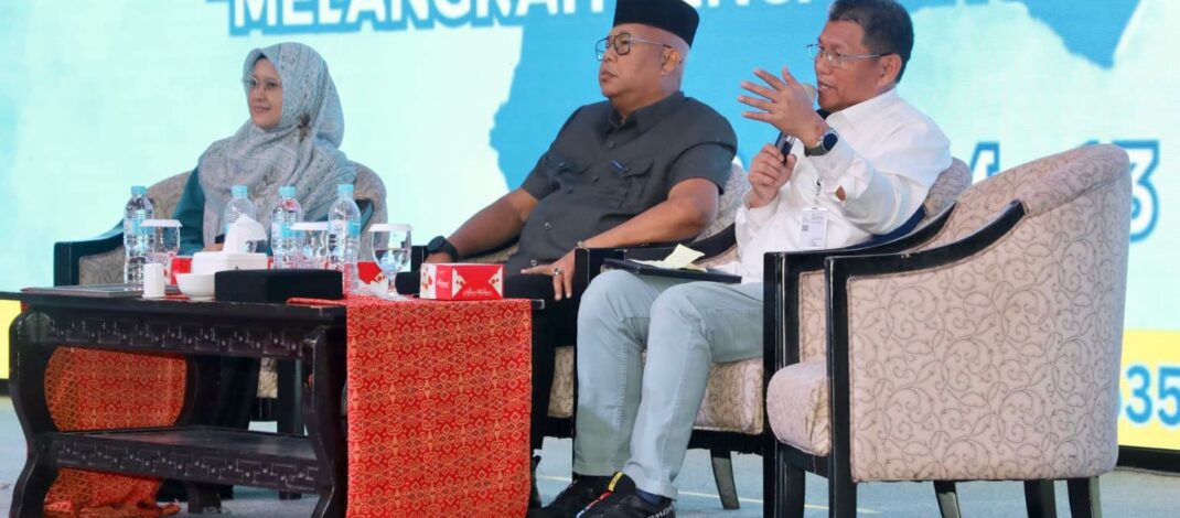 Sekda Batam Tantang 800 Calon Wisudawan UT Jadi Motor Indonesia Emas 2045