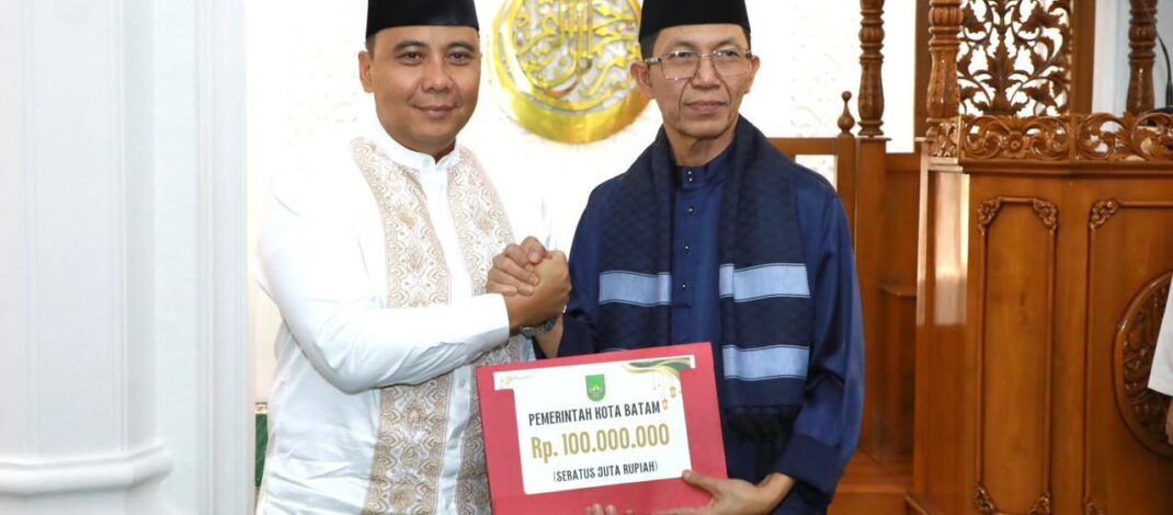 Safari Ramadan di Nongsa, Amsakar Salurkan Bantuan Masjid dan Ajak Raih Lailatul qadar