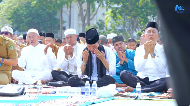 Ikhtiar di Tengah Terik, Berharap Hujan di Batam