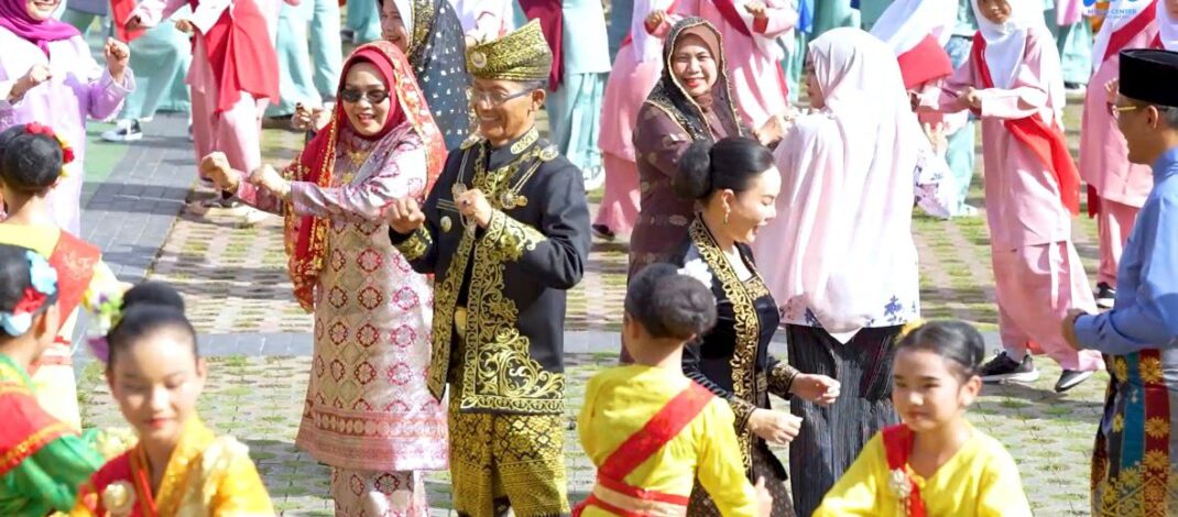Hardiknas 2026, Amsakar-Li Claudia Menari Zapin Ngenang Bersama 5.120 Pelajar