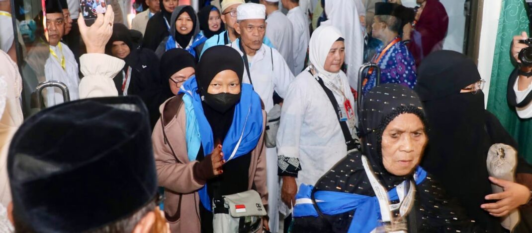 Jemaah Haji Kloter 1 Debarkasi Batam Tiba di Tanah Air