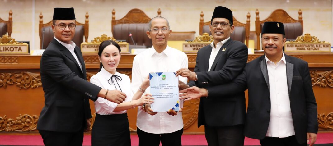 Amsakar-Li Claudia Sampaikan Ranperda Pertanggungjawaban APBD 2025, DPRD Apresiasi Capaian Opini WTP ke-14
