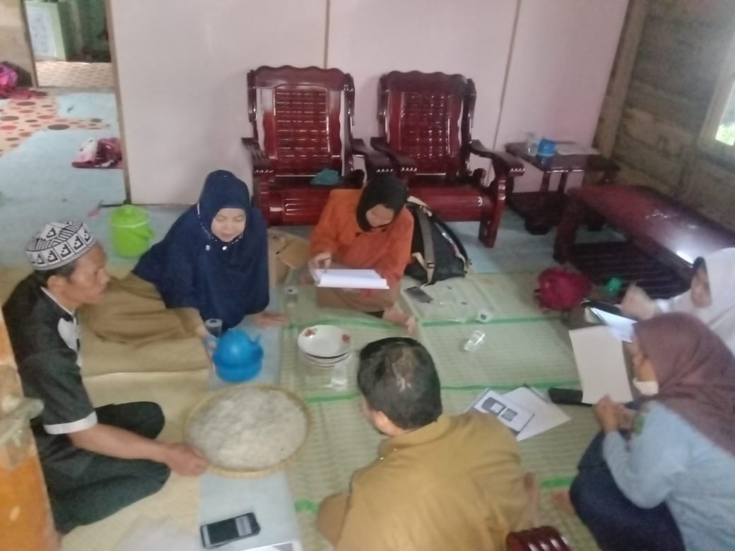 Mendampingi-Dinas-Kesehatan-Batam-terkait-pengendalian-dan-pengawasan-PIRT