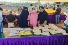 Mendampingi-Poklahsar-dalam-Gelar-Pangan-Murah-Pasar-Tani-bersama-Dinas-Ketahanan-Pangan-Kota-Batam