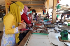 Tim Dinas Perikanan melakukan pengawasan mutu dan keamanan hasil perikanan di Pasar Hang Tuah-Nongsa, sebagai amanah Inpres 01 tahun 2017 tentang Gerakan Masyarakat Hidup Sehat.