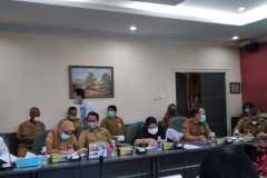 Menghadiri-rapat-Ranperda-Pertanggungjawaban-APBD-2020