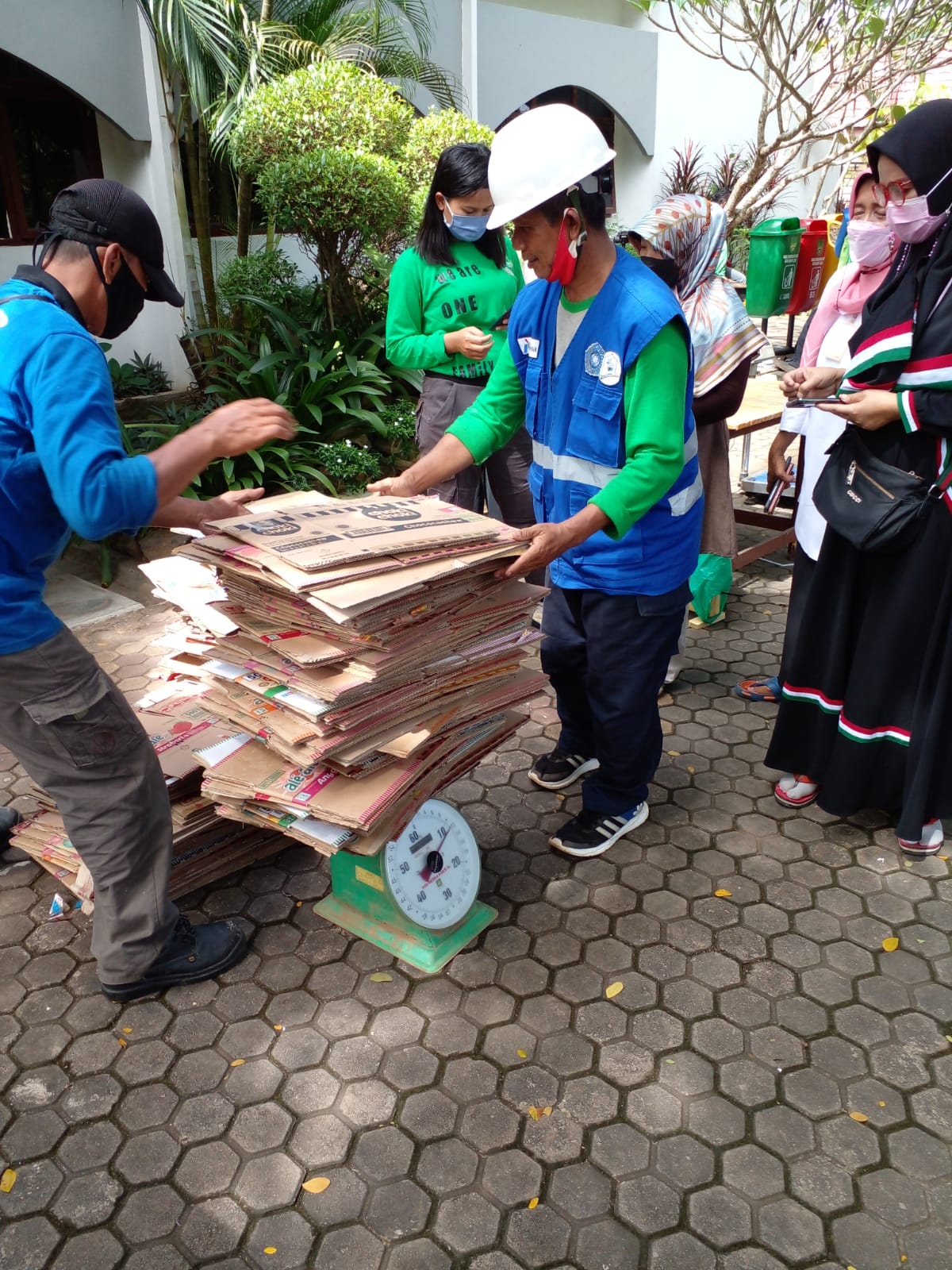 Aktif-pada-kegiatan-bank-sampah-DLH