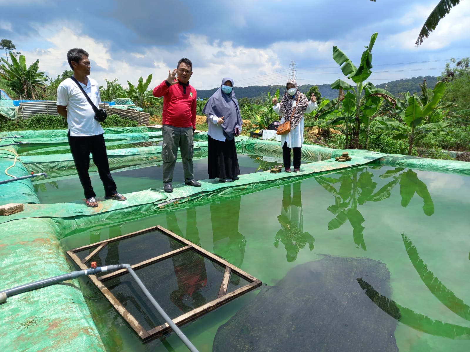 Kunjungan-ke-pembudidaya-ikan