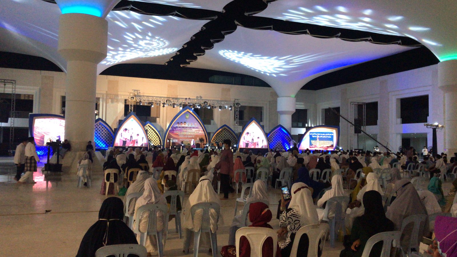 Menghadiri-acara-peringatan-Maulid-Nabi-Muhammad-Tingkat-Kota-Batam-di-Masjid-Sultan-Mahmud-Riayat-Syah