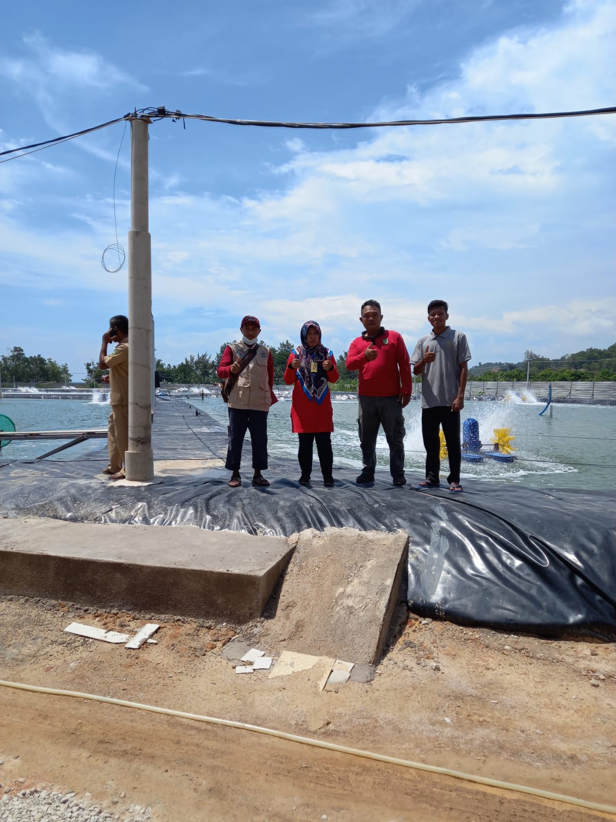 Meninjau-tambak-udang-PT-Ranice-Sijantung