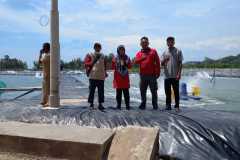 Meninjau-tambak-udang-PT-Ranice-Sijantung