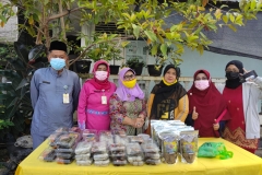 Mendampingi Poklahsar dalam kegiatan Pasar Tani di Dinas Ketahanan Pangan dan Pertanian.