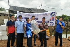 Tim-Diskan-Batam-melaksanakan-pendampingan-serah-terima-bantuan-benih-ikan-bawal-bintang-dari-BPBL-Batam-kepada-Pokdakan-Tri-Sakti-Tanjung-Piayu-2-Februari-2021.